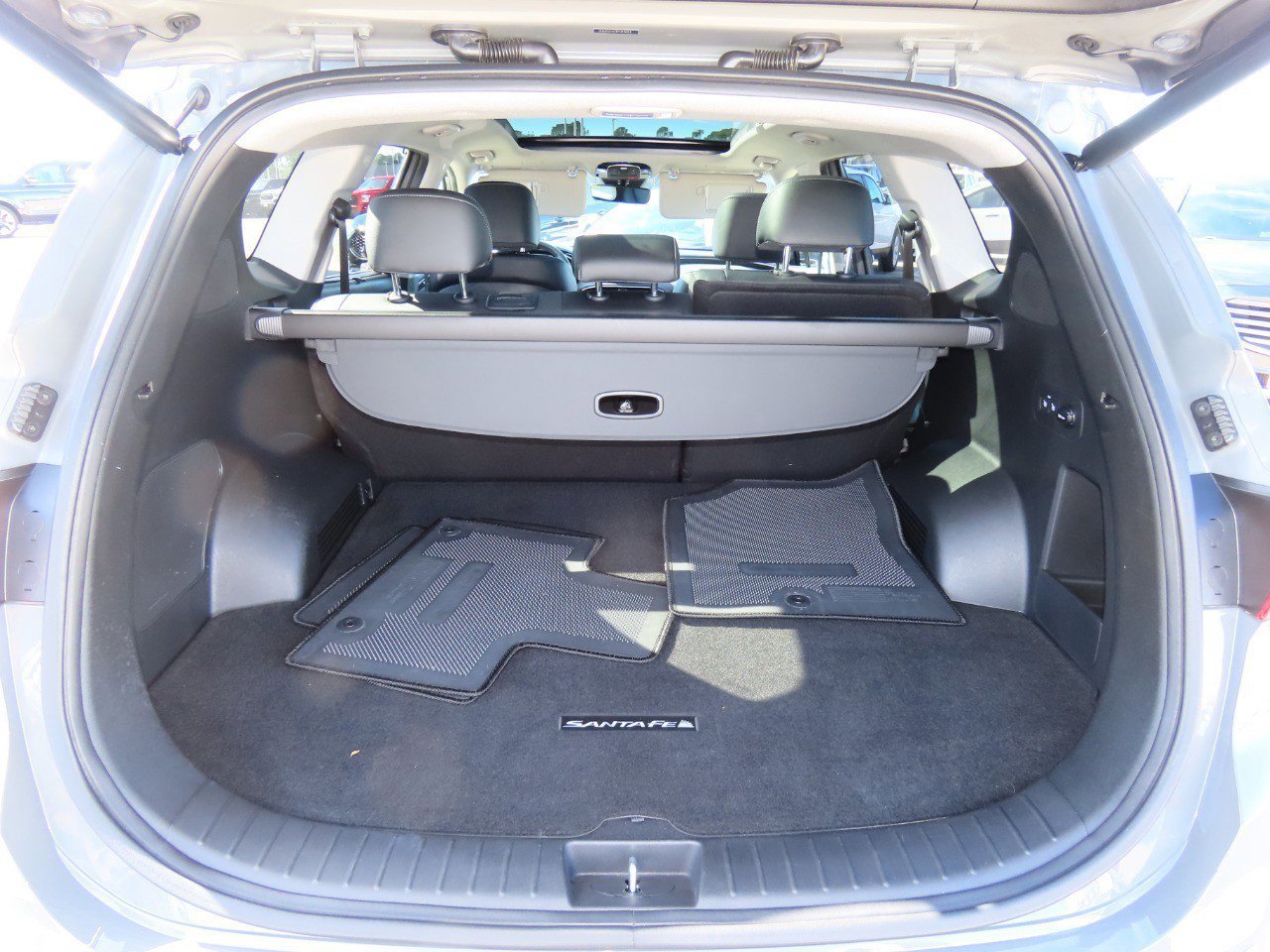 Used 2023 Hyundai Santa Fe Limited w/ Cargo Package image 15