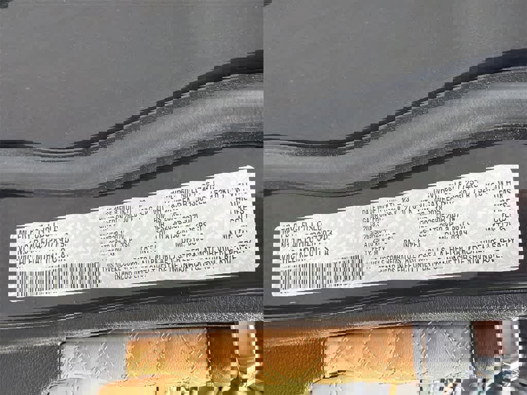 Used 2023 Jeep Grand Cherokee Summit w/ Luxury Tech Group V image 36