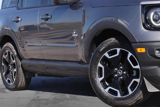 Certified 2023 Ford Bronco Sport Outer Banks w/ Tech Package AWD/4WD image 3