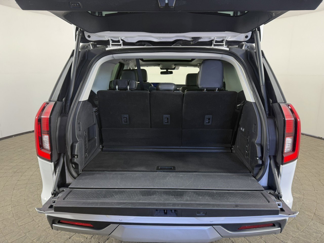 Certified 2025 Ford Expedition Platinum AWD/4WD image 7