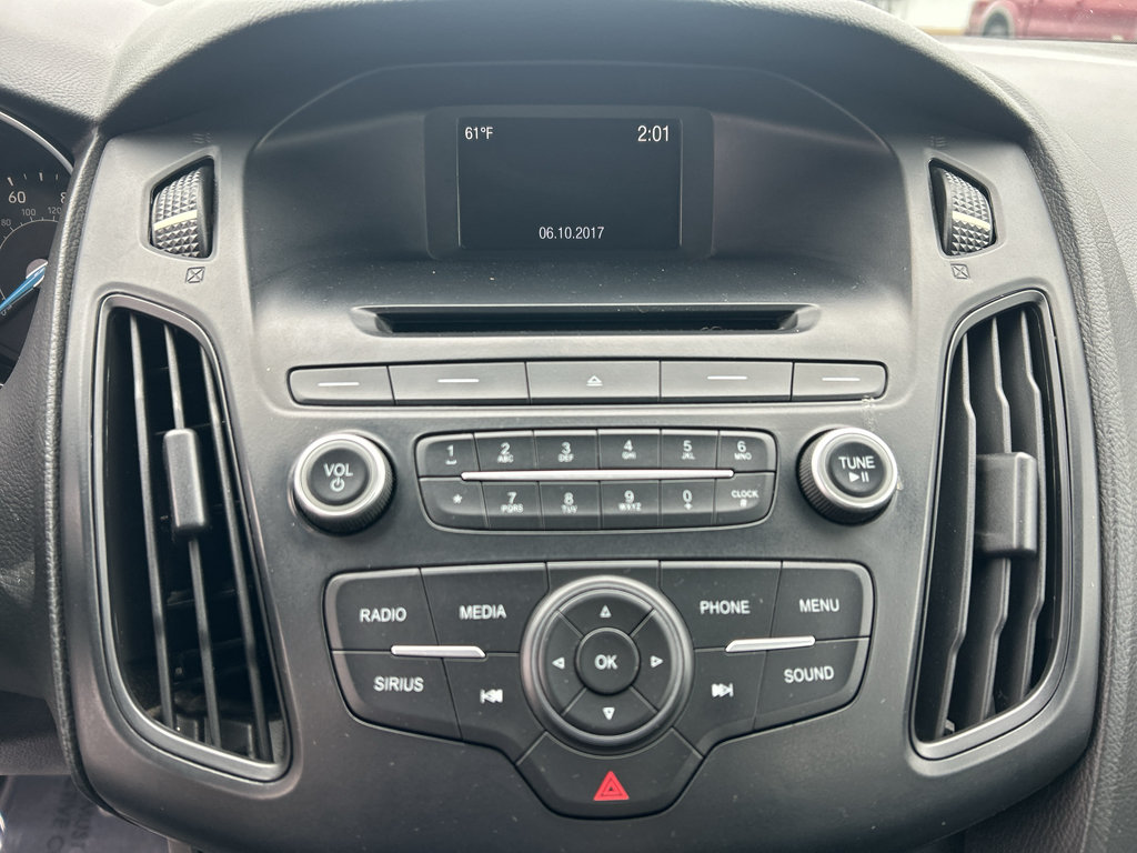 Certified 2017 Ford Focus SE FWD image 21