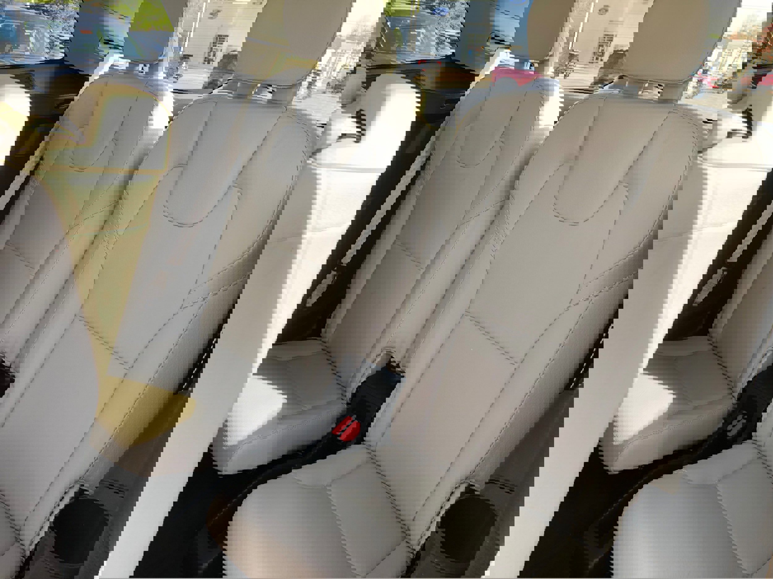 Used 2023 Volvo XC90 B6 Plus image 10