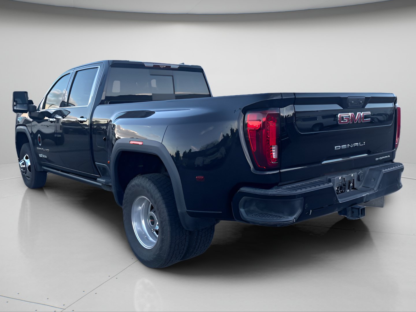 Used 2023 GMC Sierra 3500 Denali AWD/4WD image 10