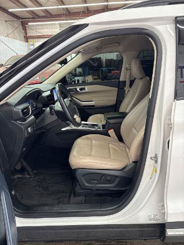 Certified 2021 Ford Explorer XLT w/ Equipment Group 202A AWD/4WD image 9