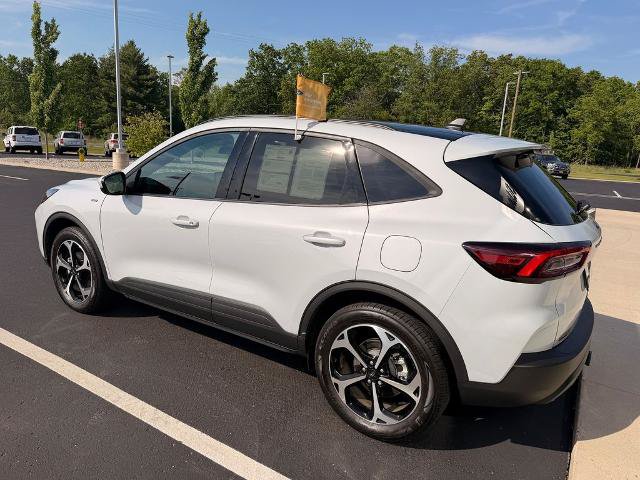 Certified 2025 Ford Escape ST-Line Select w/ Class II Trailer Tow Package AWD/4WD image 7