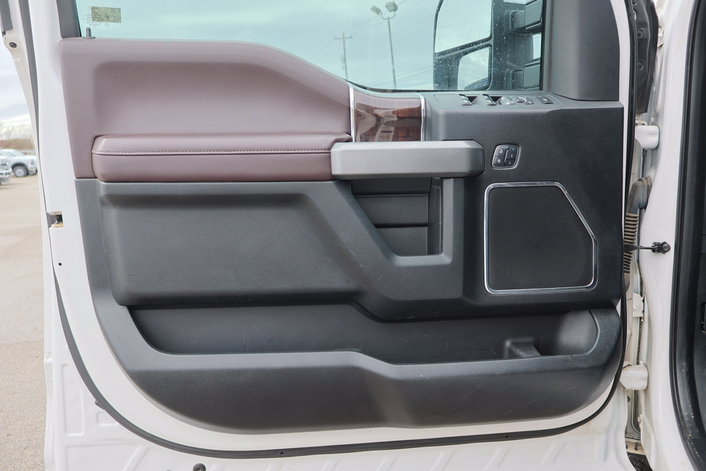 Certified 2017 Ford F250 Platinum w/ Platinum Ultimate Package image 15