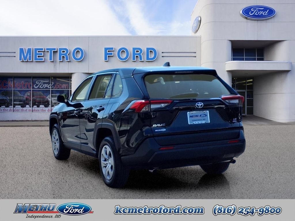 Used 2025 Toyota RAV4 LE AWD/4WD image 5