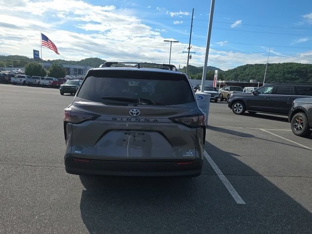 Used 2024 Toyota Sienna XLE w/ XLE Plus Package AWD/4WD image 7
