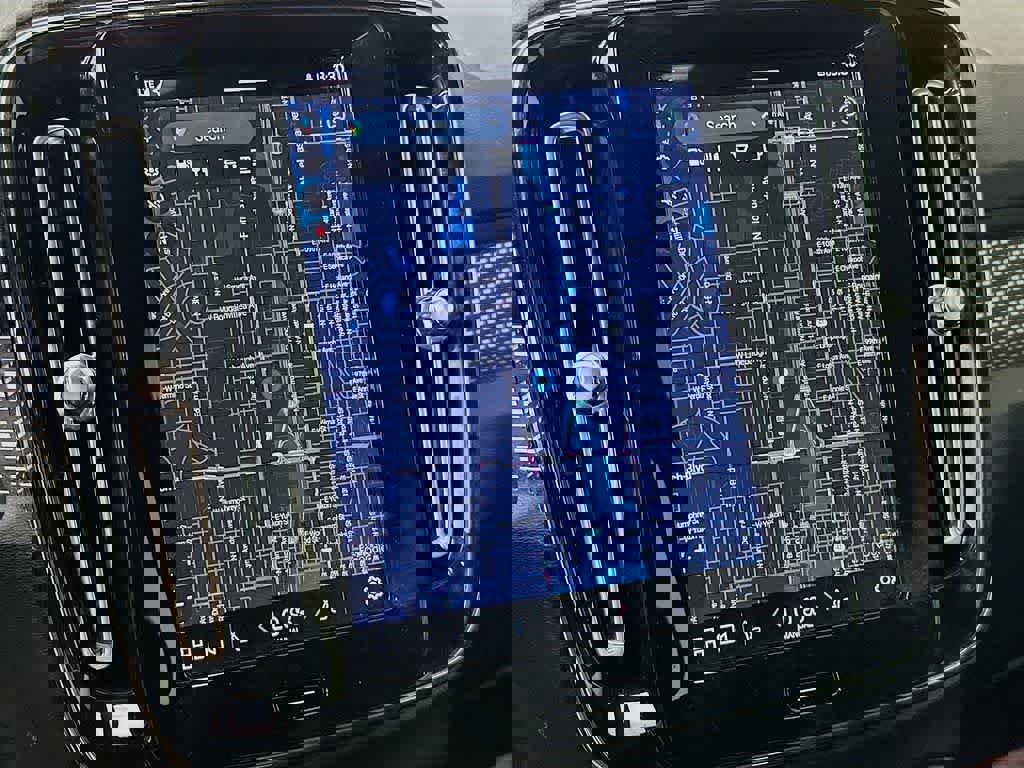 Used 2023 Volvo XC40 B5 Plus image 26