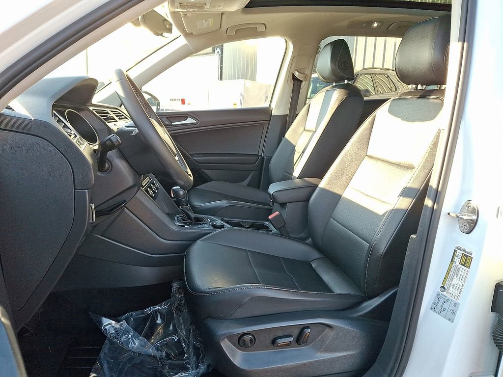 Used 2021 Volkswagen Tiguan SE image 12