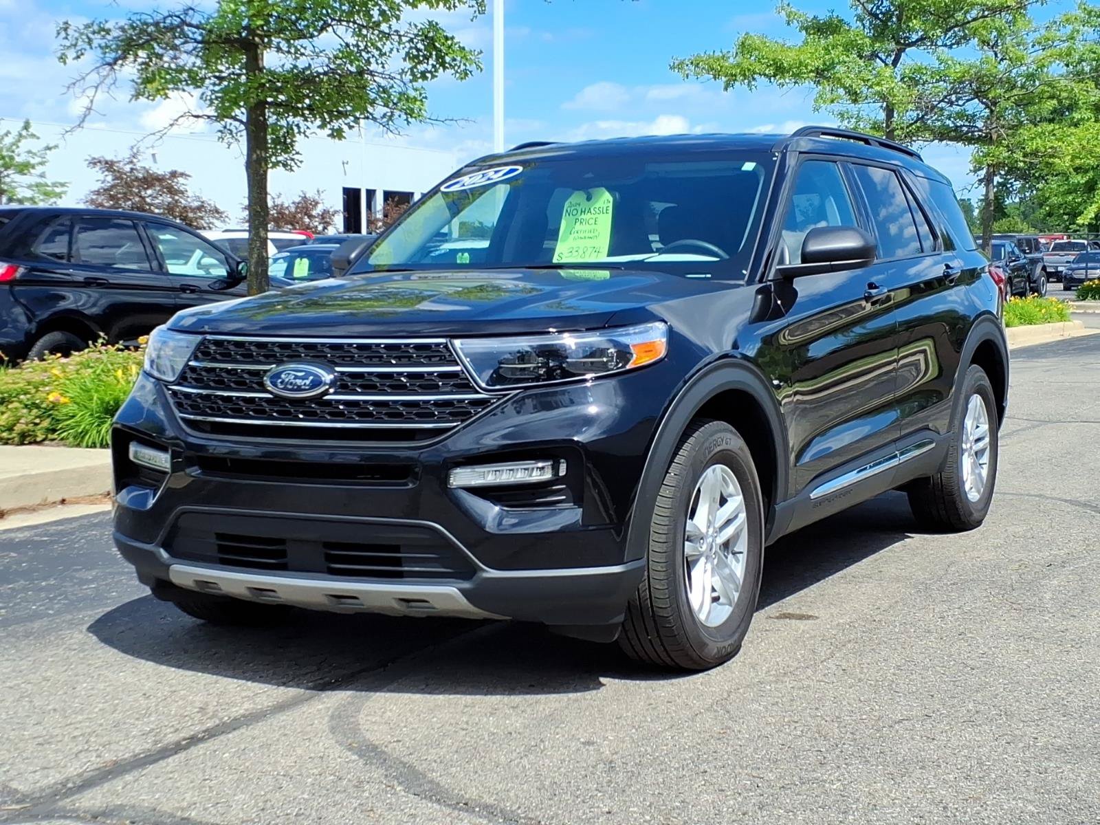 Certified 2024 Ford Explorer XLT w/ Equipment Group 202A AWD/4WD image 3