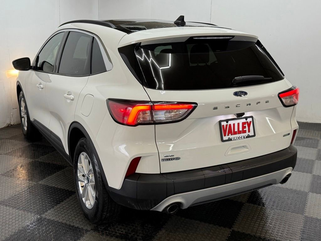 Certified 2020 Ford Escape SE image 9