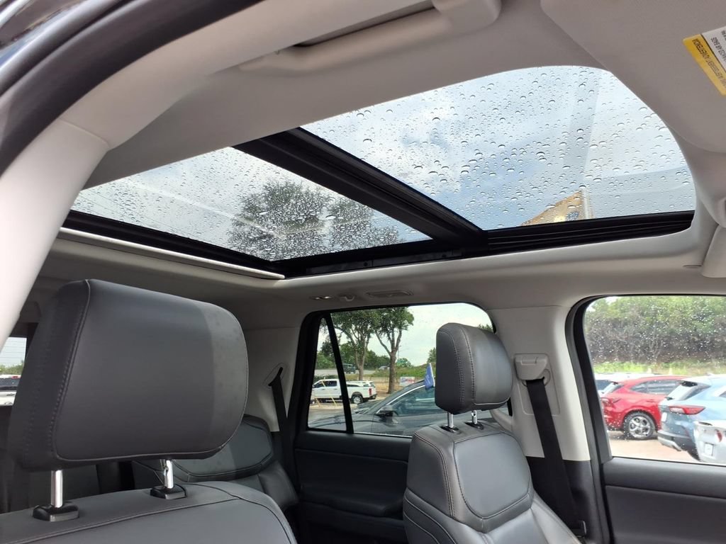 Certified 2025 Ford Expedition Active AWD/4WD image 5