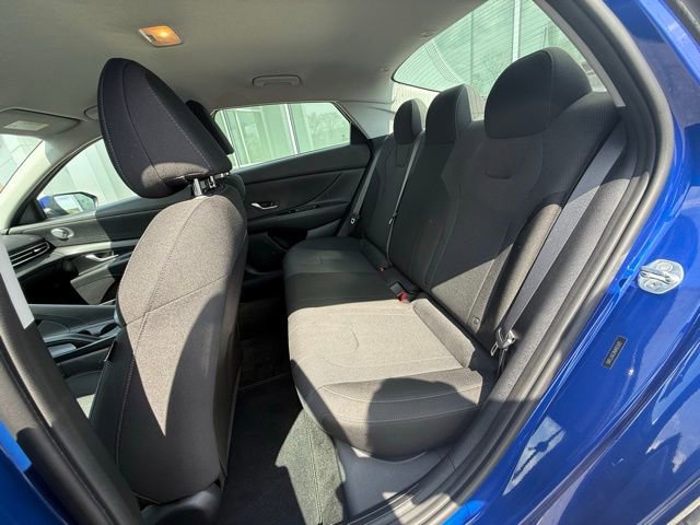 Used 2021 Hyundai Elantra SE FWD image 18
