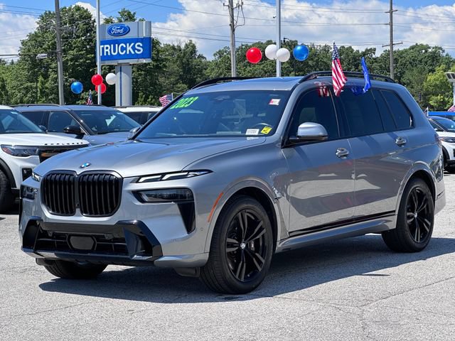 Used 2023 BMW X7 xDrive40i w/ M Sport Package AWD/4WD image 3