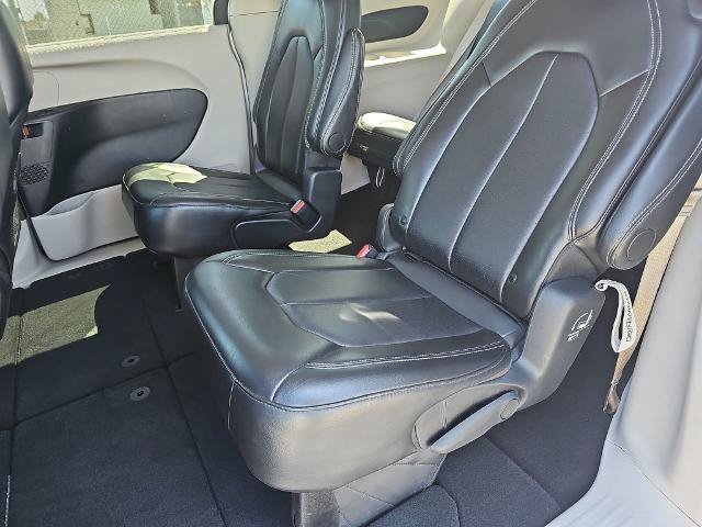 Used 2024 Chrysler Pacifica Touring-L FWD image 14