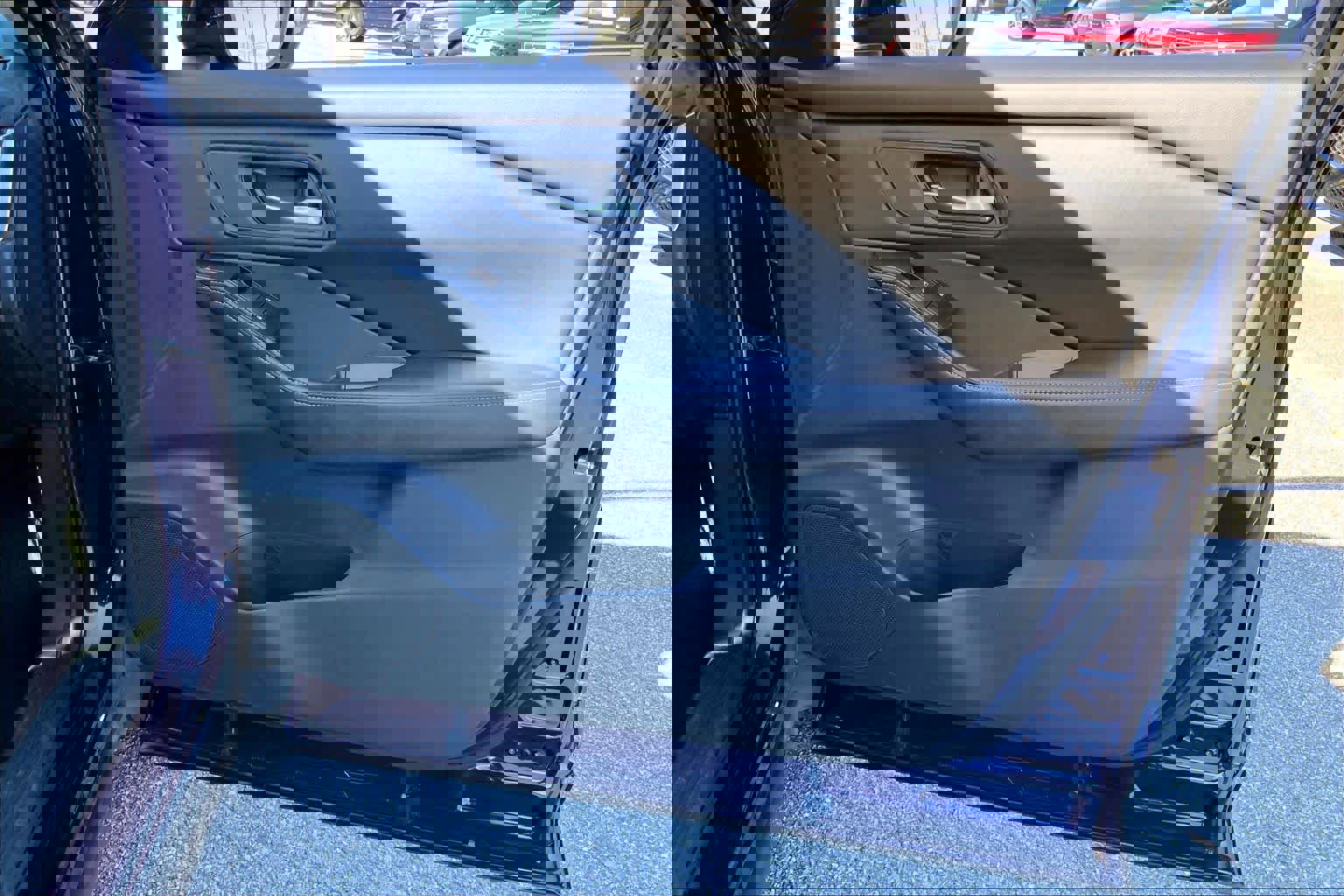 Used 2024 Nissan Rogue SV image 21