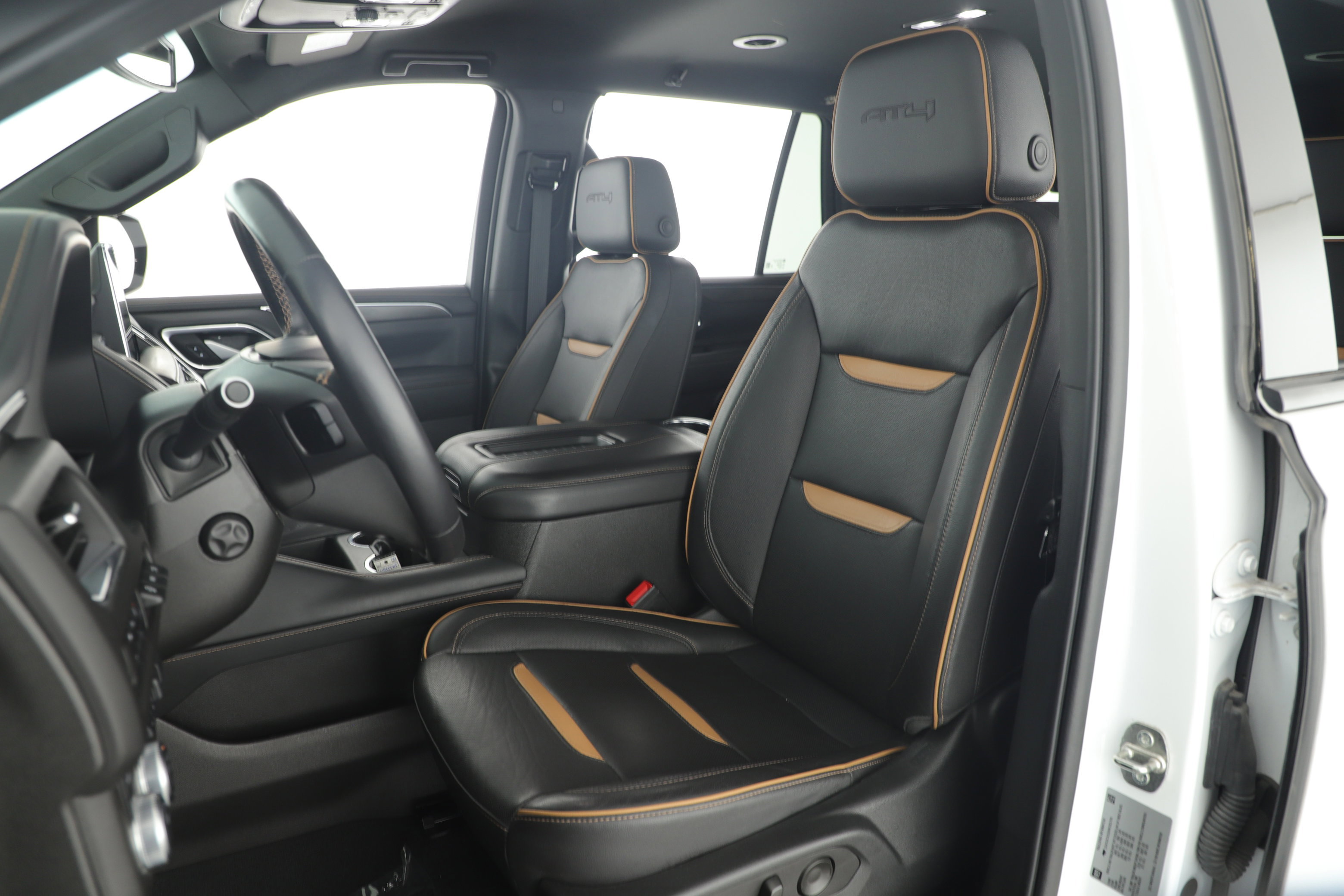 Used 2022 GMC Yukon AT4 w/ Technology Package image 12