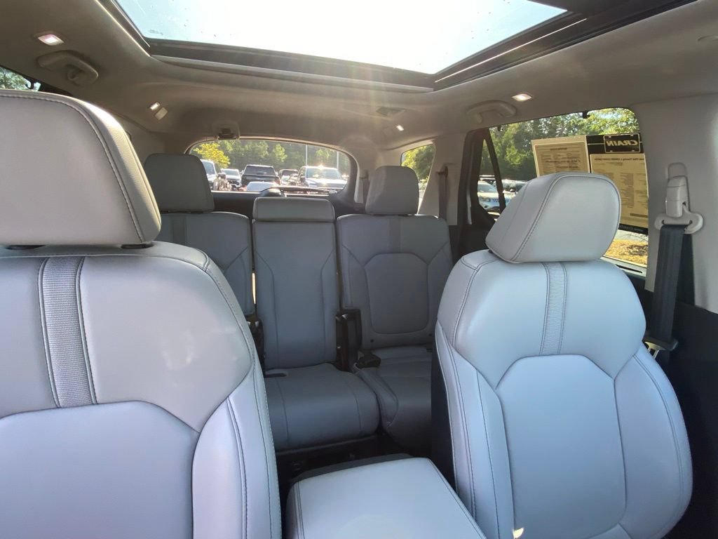 Used 2023 Honda Pilot Touring image 32