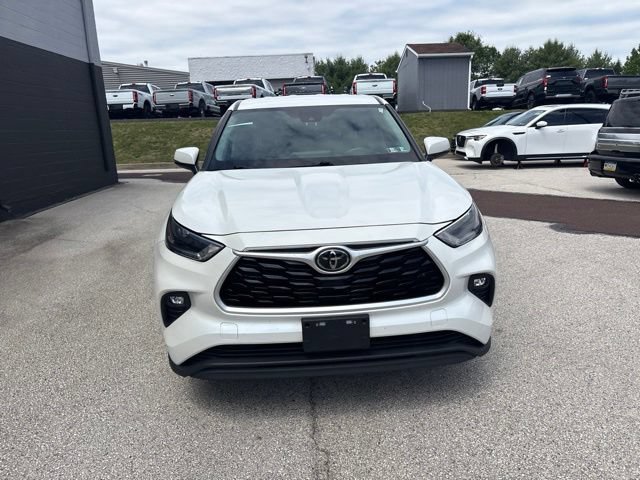 Used 2021 Toyota Highlander LE AWD/4WD image 11