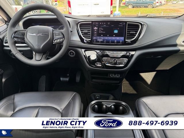 Used 2023 Chrysler Pacifica Touring-L w/ S Appearance Package image 15