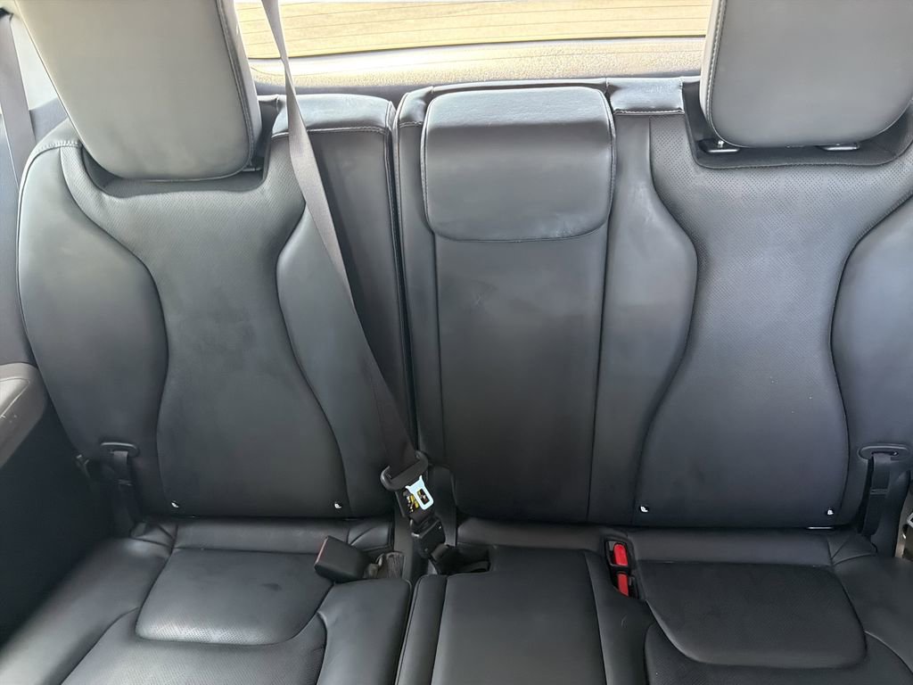 Used 2025 Kia Carnival FWD image 17