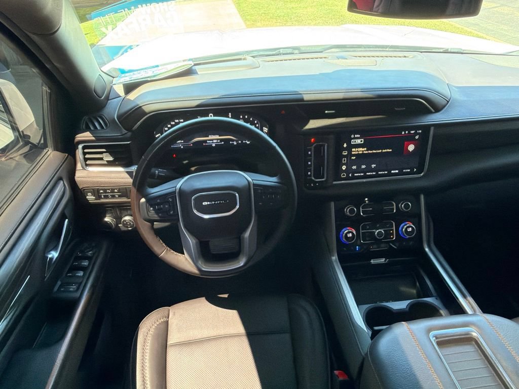 Used 2023 GMC Yukon XL Denali AWD/4WD image 23