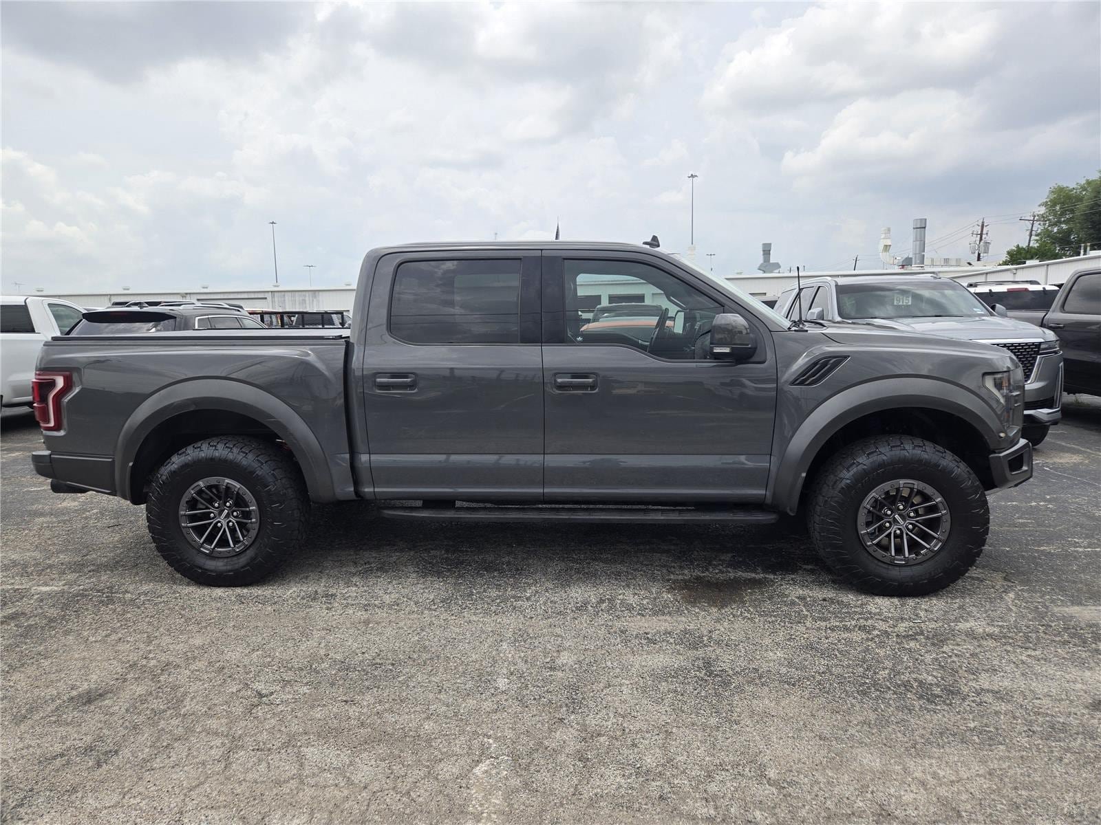 Certified 2020 Ford F150 Raptor w/ Equipment Group 802A Luxury AWD/4WD image 4