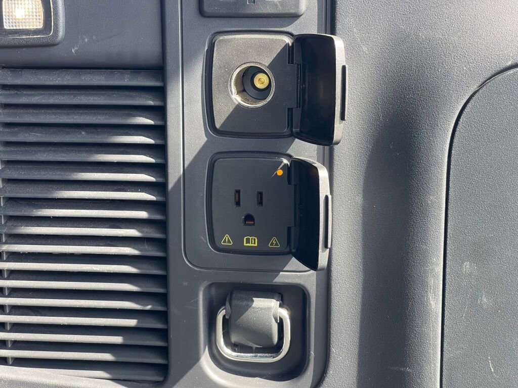 Certified 2025 Ford Expedition Max Platinum w/ Stealth Performance Package image 31