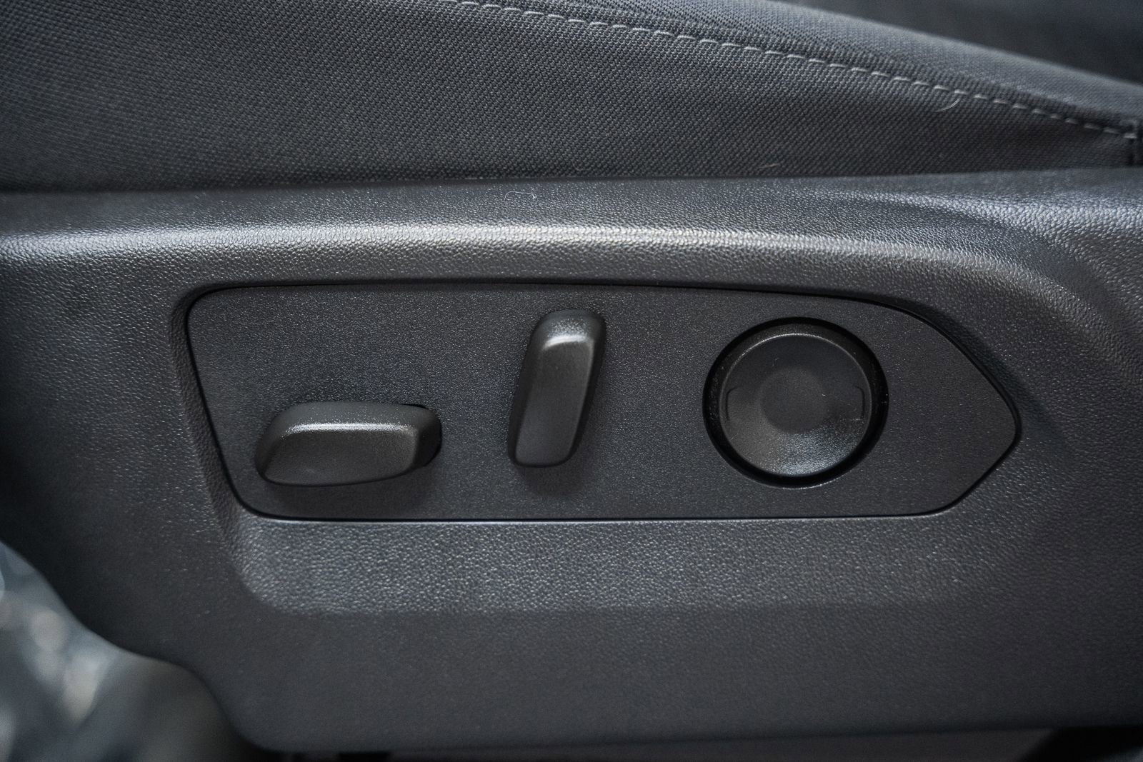 Used 2025 Chevrolet Silverado 1500 Custom Trail Boss w/ Dark Appearance Package image 42