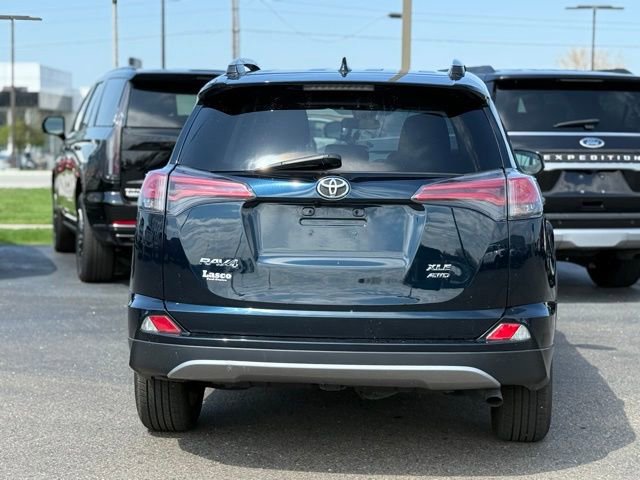 Used 2017 Toyota RAV4 XLE AWD/4WD image 7