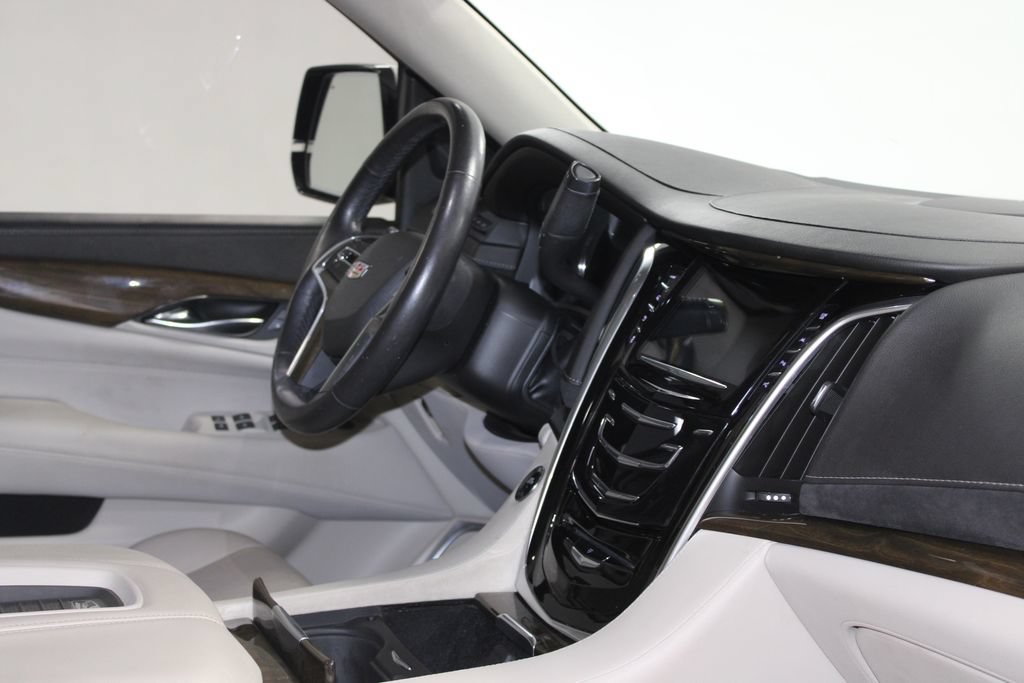 Used 2020 Cadillac Escalade Premium Luxury AWD/4WD image 33