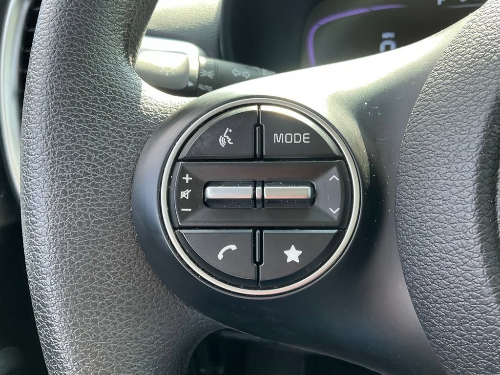Used 2025 Kia Soul LX w/ LX Technology Package FWD image 35