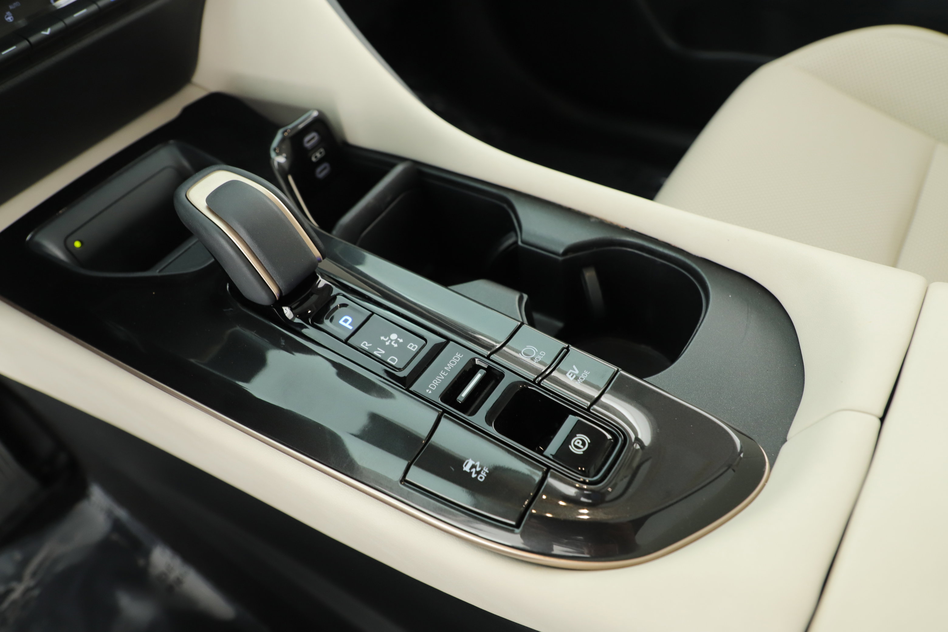 Used 2024 Toyota Crown Limited image 16