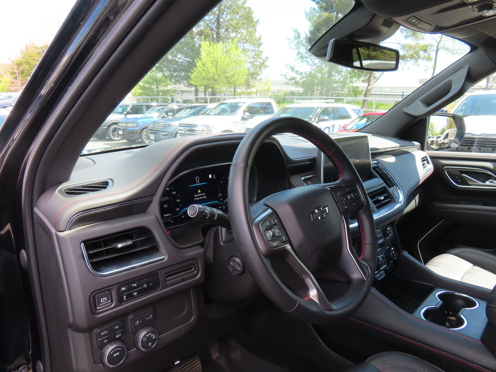 Used 2023 Chevrolet Tahoe RST w/ Luxury Package AWD/4WD image 15