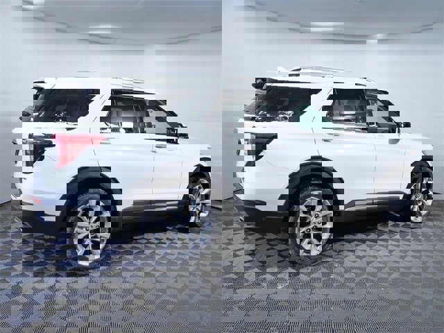 Certified 2021 Ford Explorer Platinum w/ Equipment Group 601A image 4