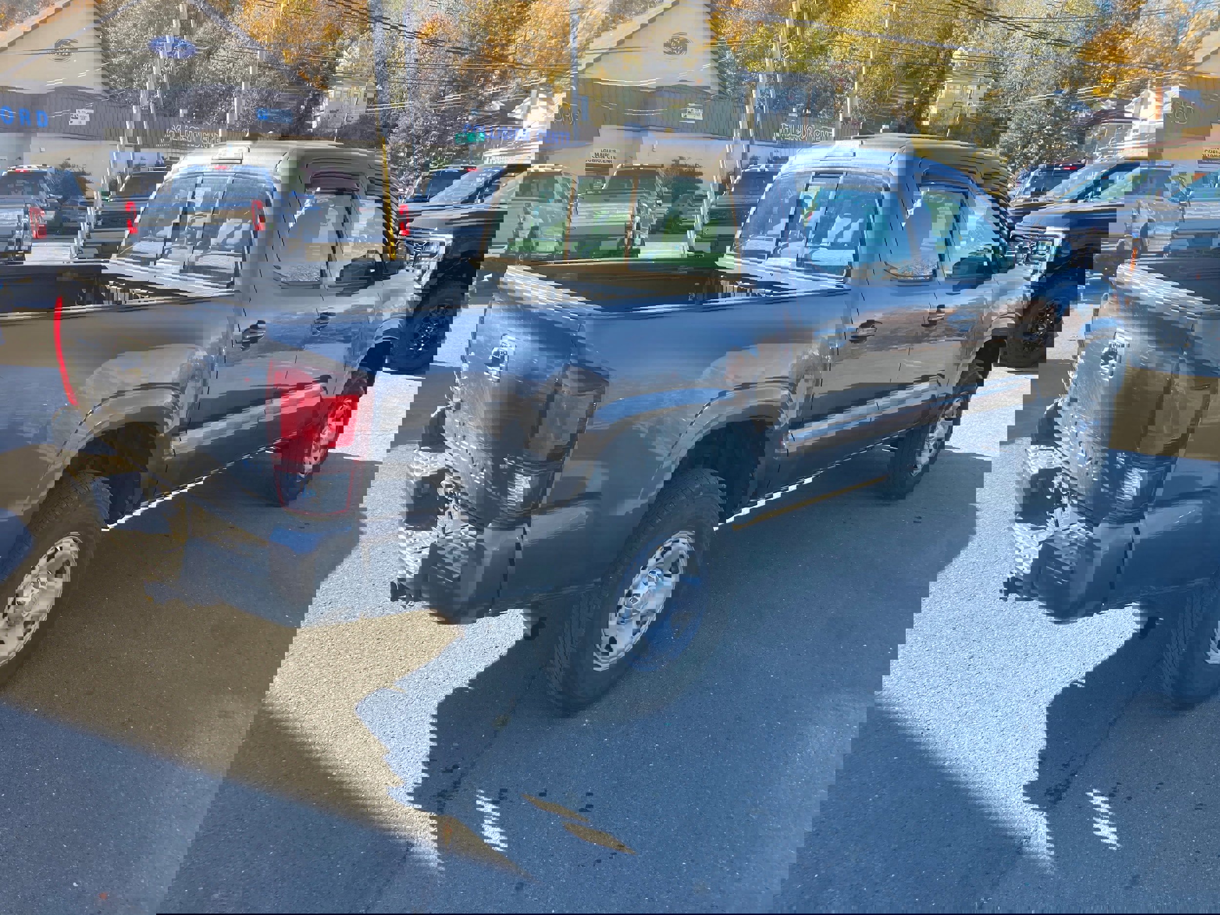 Used 2018 Toyota Tacoma SR5 image 5