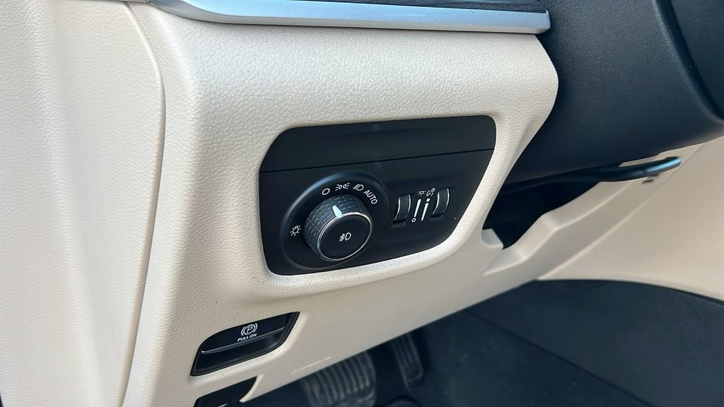 Used 2023 Jeep Grand Cherokee Limited AWD/4WD image 14