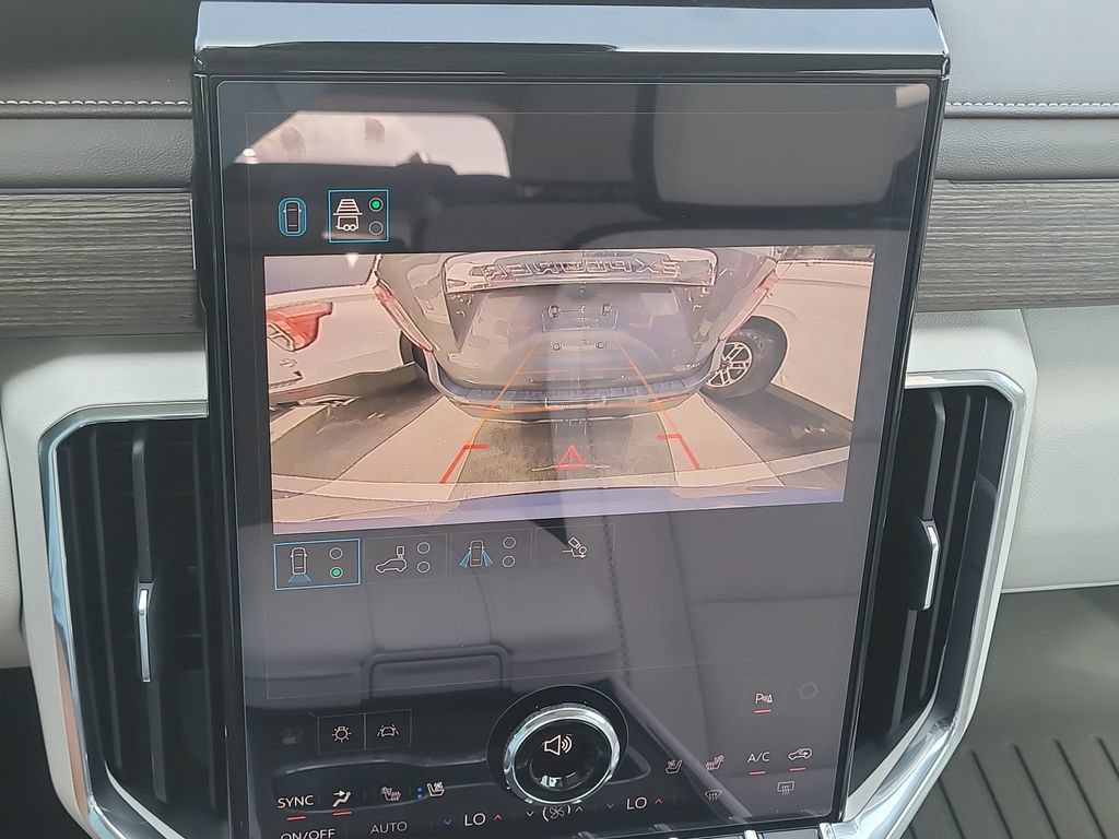 Used 2025 GMC Acadia Denali w/ LPO, Floor Liner Package FWD image 27