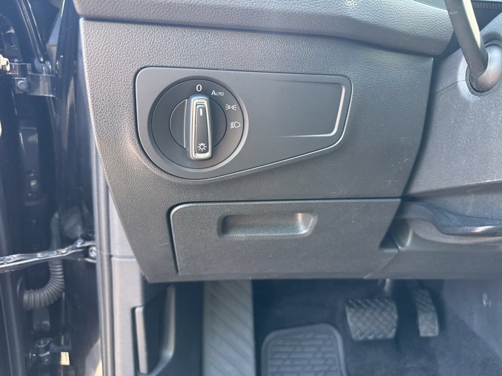 Used 2019 Volkswagen Tiguan SE w/ Panoramic Sunroof Package AWD/4WD image 18