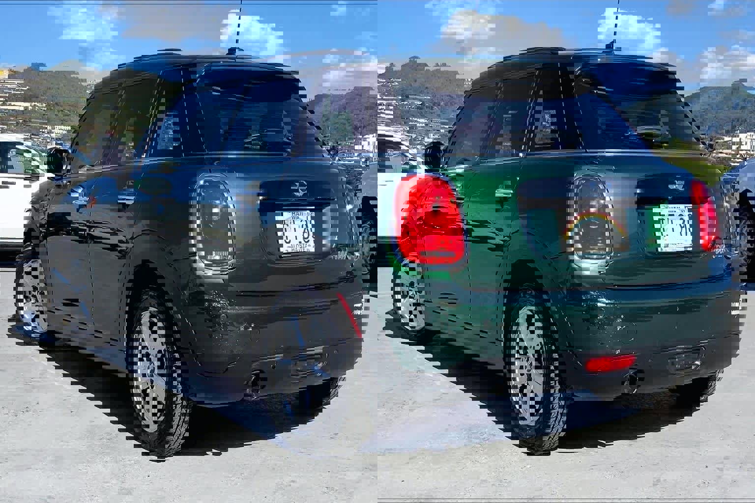 Used 2017 MINI Cooper 4-Door Hardtop image 4