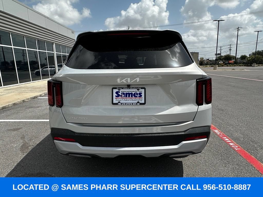 Used 2026 Kia Sorento LX FWD image 7