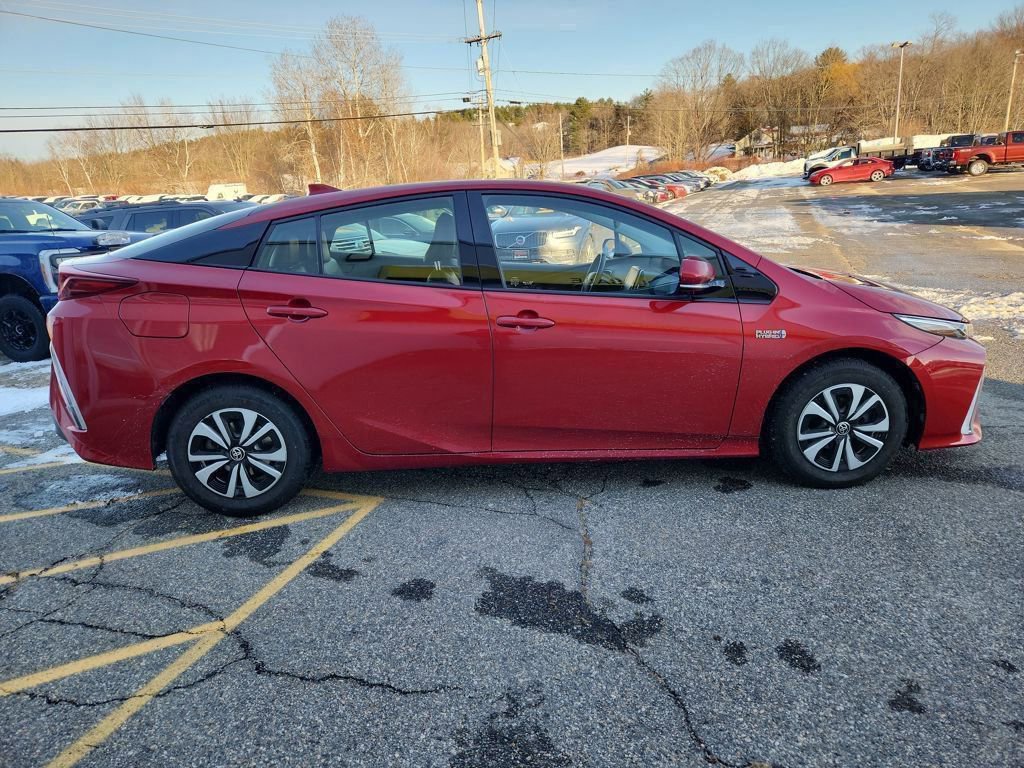 Used 2017 Toyota Prius Prime Premium image 6