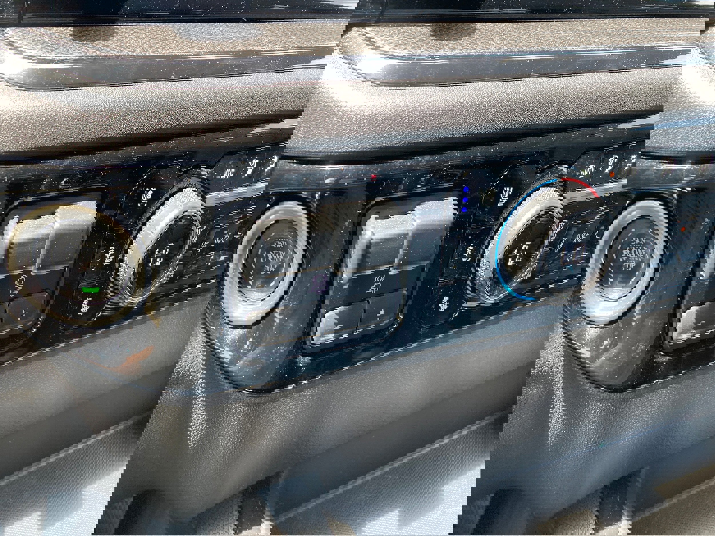 Used 2022 Chevrolet Silverado 1500 ZR2 w/ Technology Package image 20