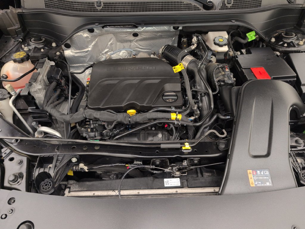 Used 2024 Chevrolet Trax RS FWD image 37
