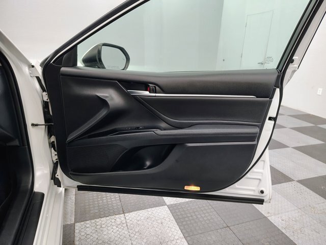 Used 2018 Toyota Camry XSE FWD image 23