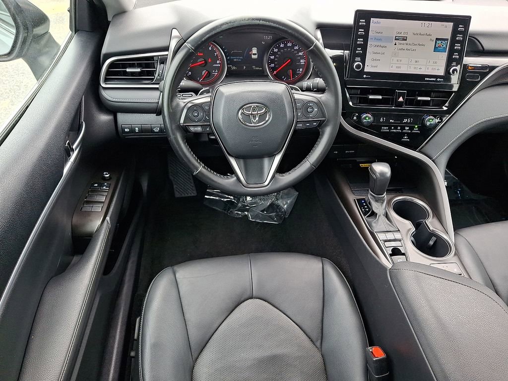 Used 2022 Toyota Camry XSE FWD image 11