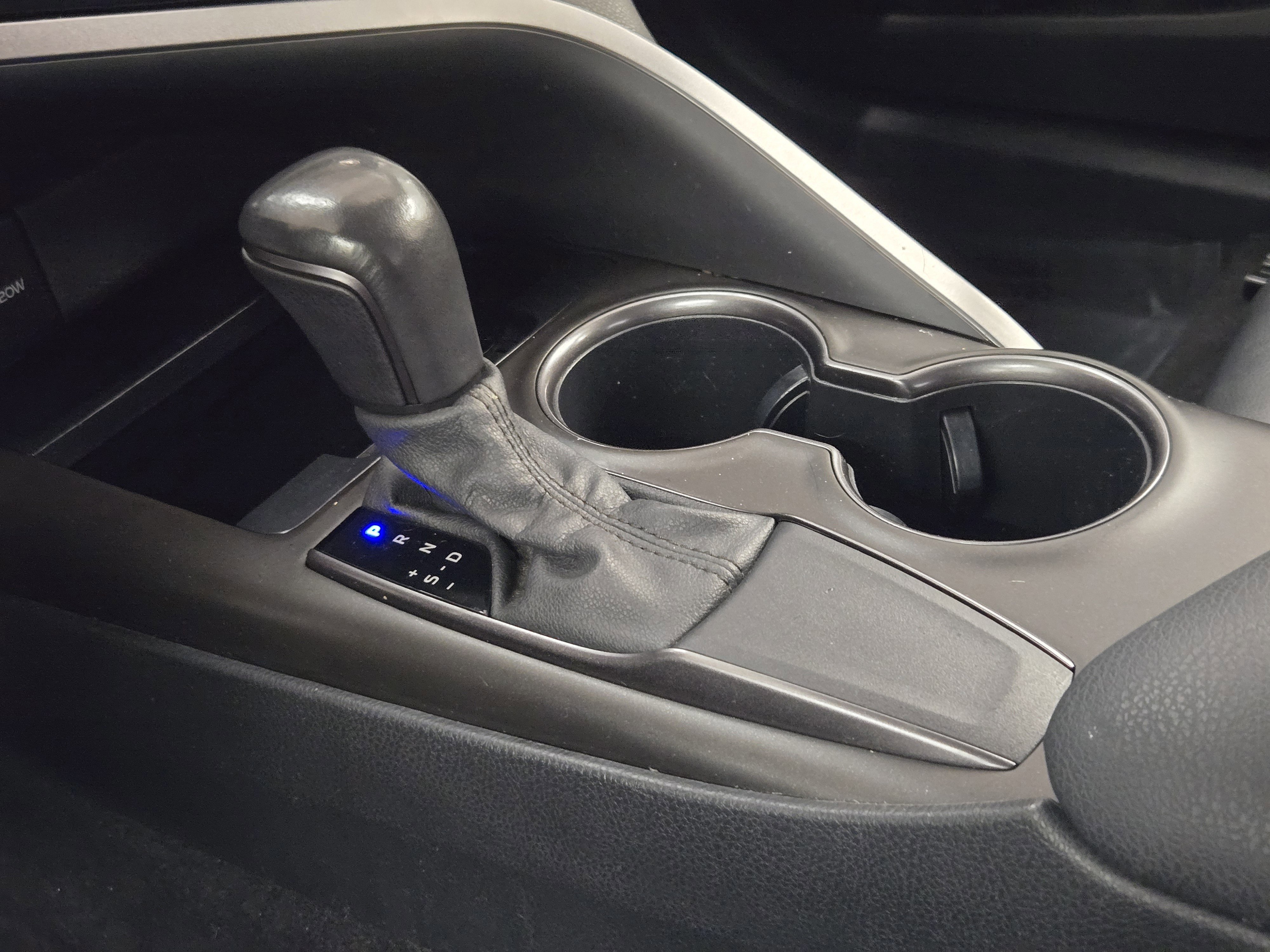 Used 2021 Toyota Camry SE FWD image 21