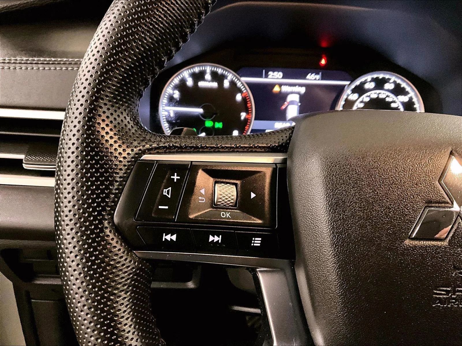 Used 2022 Mitsubishi Outlander SE AWD/4WD image 17