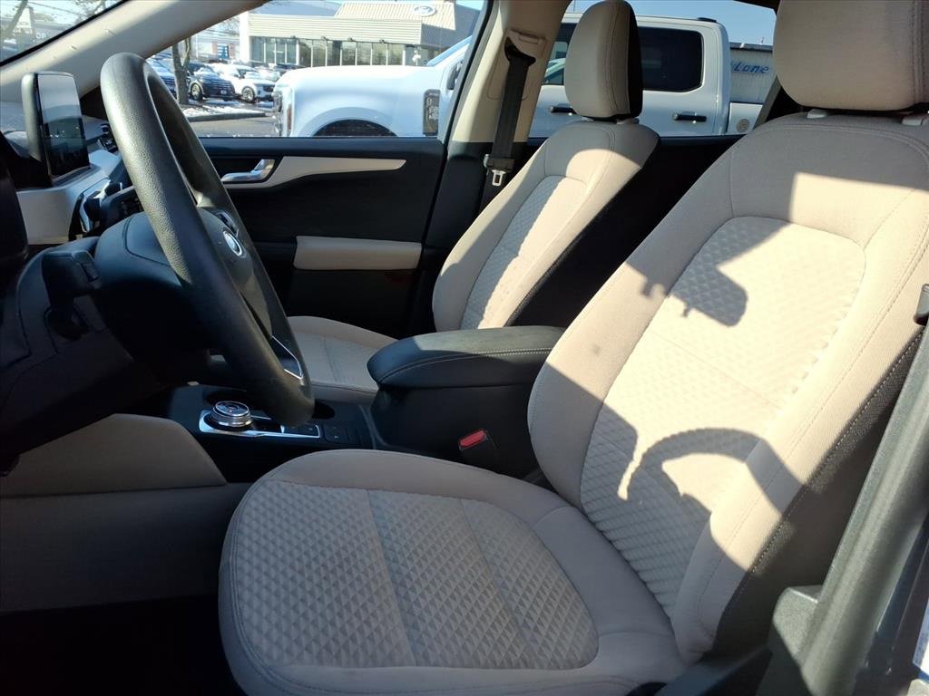 Certified 2020 Ford Escape SE image 17